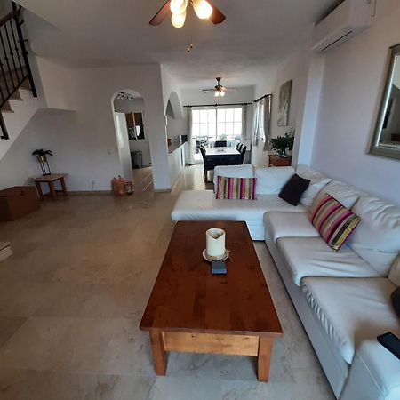 3 Bedroom Home With Amazing Views & Outdoor Spaces Манільва Екстер'єр фото
