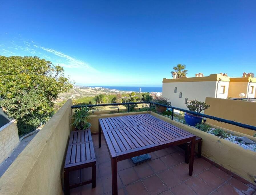 3 Bedroom Home With Amazing Views & Outdoor Spaces Манільва Екстер'єр фото