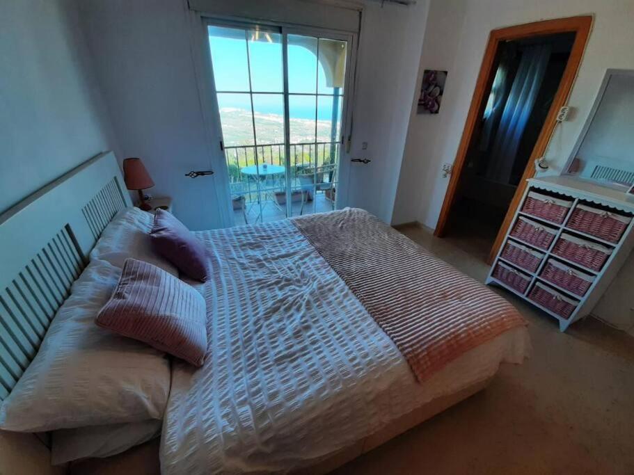 3 Bedroom Home With Amazing Views & Outdoor Spaces Манільва Екстер'єр фото