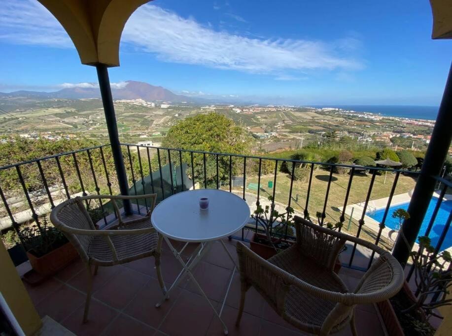 3 Bedroom Home With Amazing Views & Outdoor Spaces Манільва Екстер'єр фото