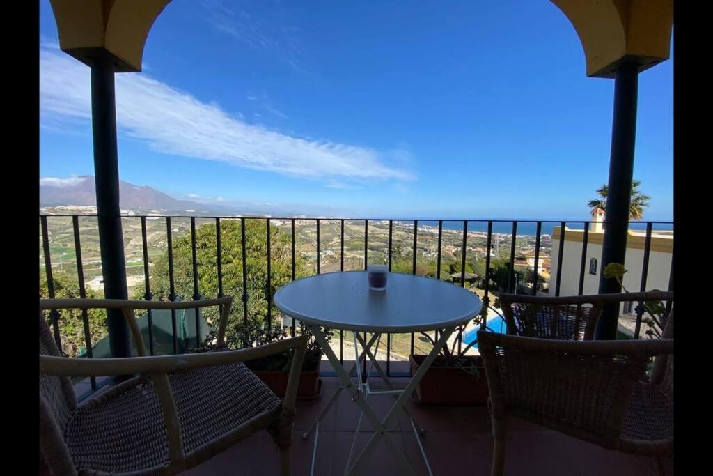 3 Bedroom Home With Amazing Views & Outdoor Spaces Манільва Екстер'єр фото