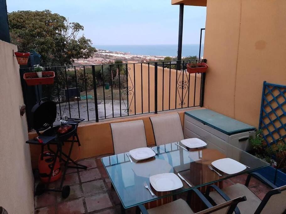 3 Bedroom Home With Amazing Views & Outdoor Spaces Манільва Екстер'єр фото